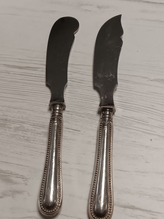 Set 2 cuțite vechi pentru pește, mânere argint 800, model deosebit