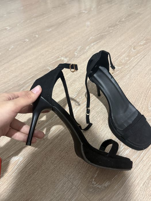 Босоножки замшевые