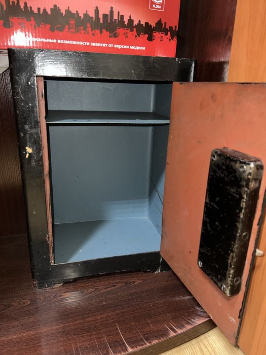 Продается Сейф маленький