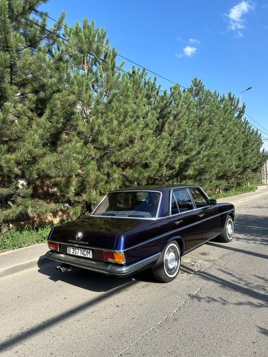 Mercedes E280.     .