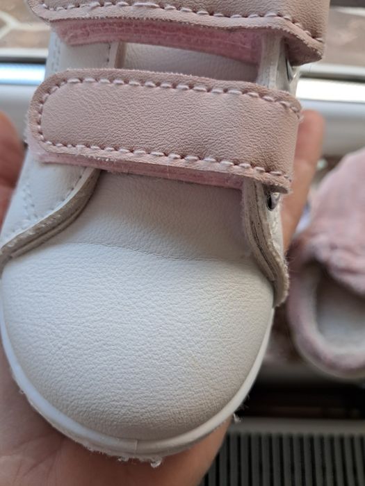 Adidași fetițe mărimea 22 ca noi + GRATIS  papucei de casă