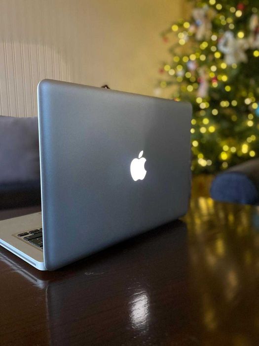MacBook Pro 13” i5, 4GB RAM, 500GB HDD