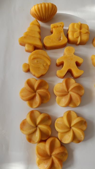 Multe decorațiuni de Sărbători din săpun natural