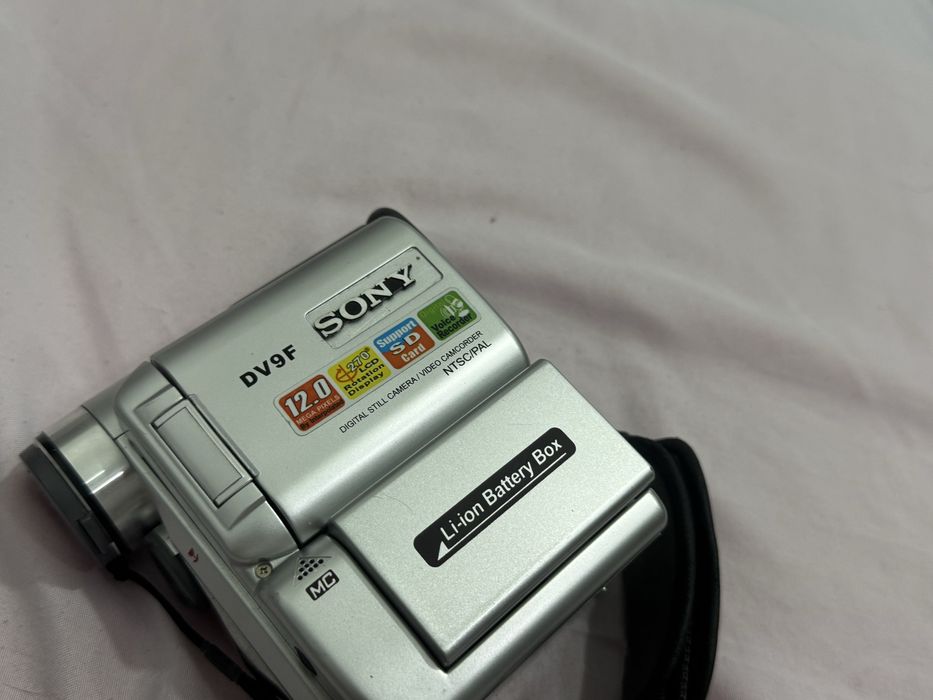 Видеокамера Sony DV9F