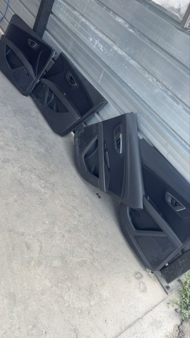 Кори за врати на кола