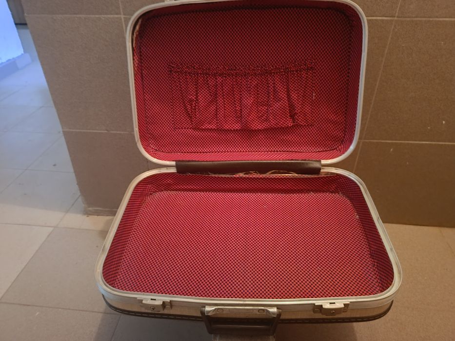 Малко винтидж куфарче