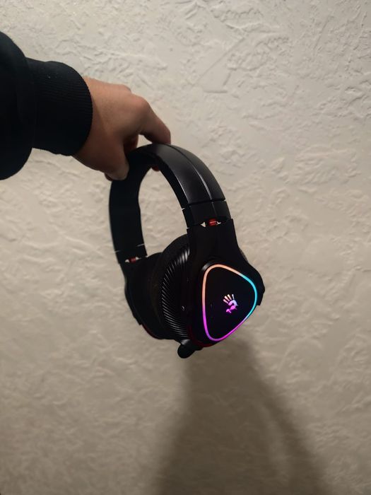 Наушники и клавиатура игровые