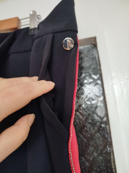 Панталон с червен кант 2-3 хл