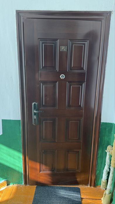Продаю входную дверь