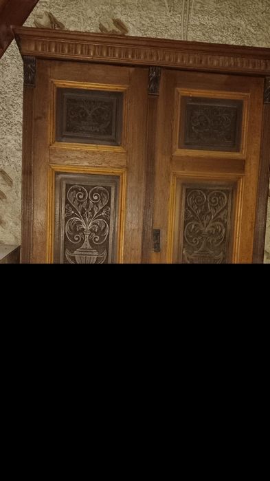 Sifonier vintage lemn sculptat