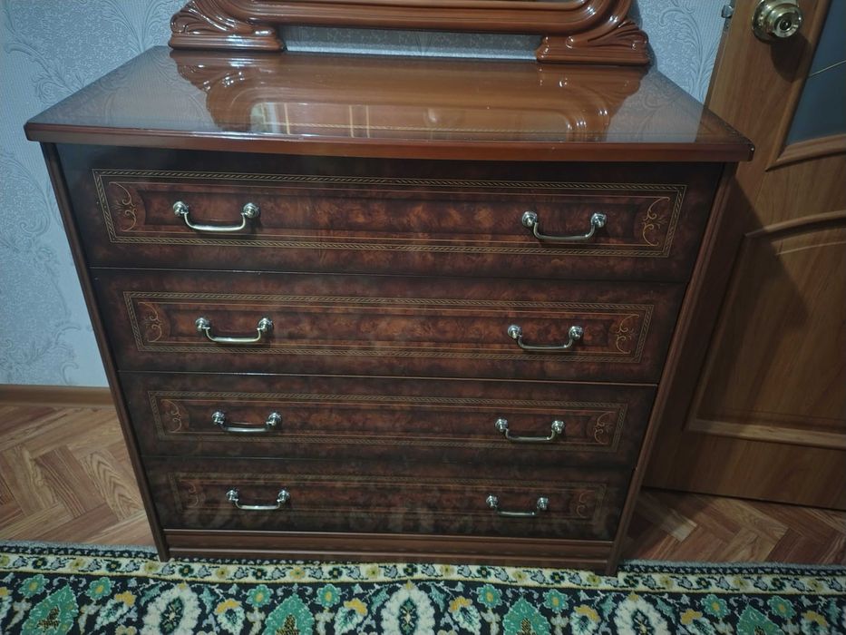 Продам спальный гарнитур