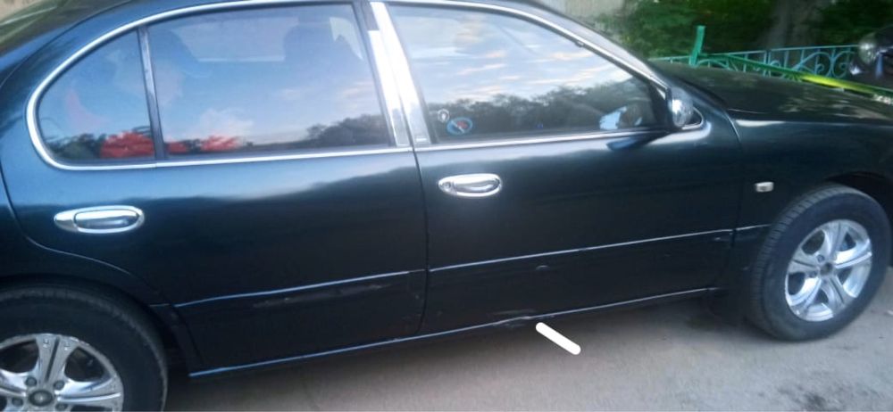 продам ниссан максима