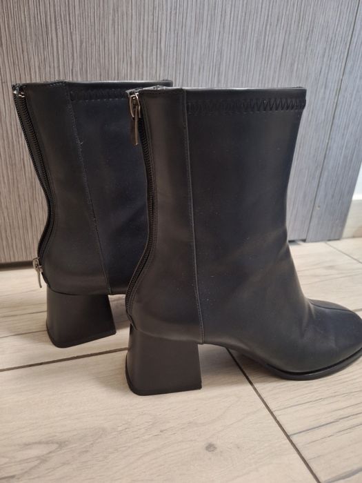 Боти с тъпи пръсти