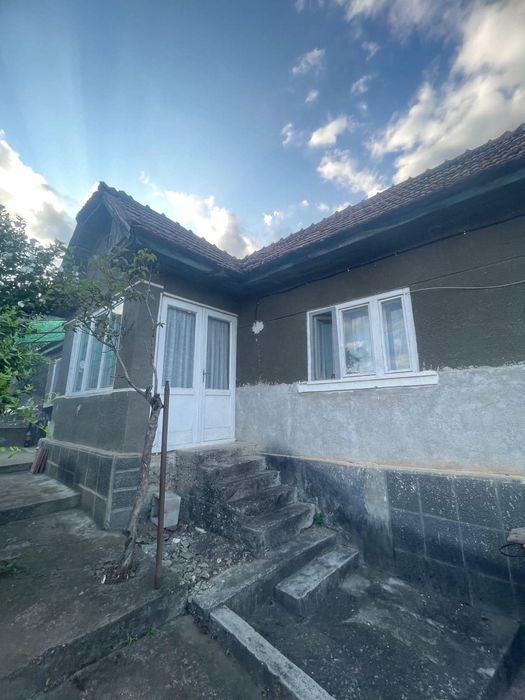 Vand casa la țara