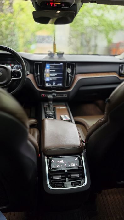 VOLVO XC60 2018 — imagine 4