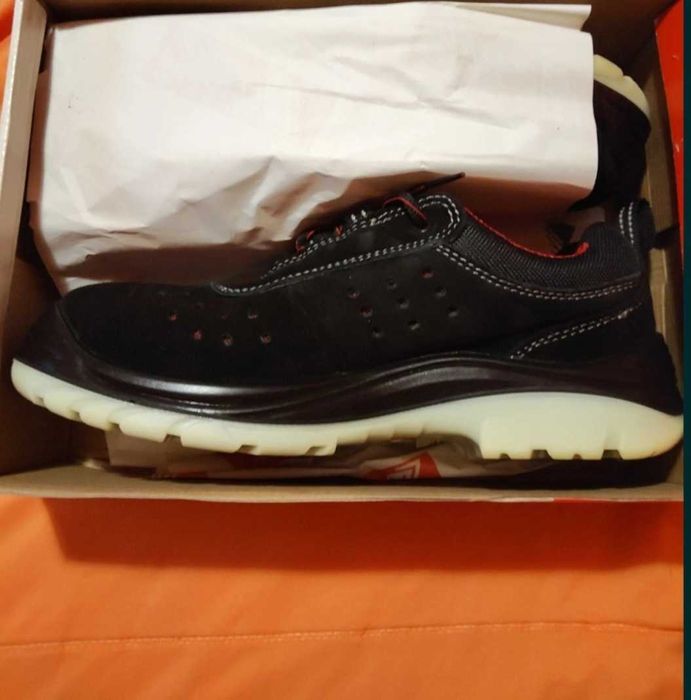 Летни работни обувки N42 ОТ набук марка Ensure.