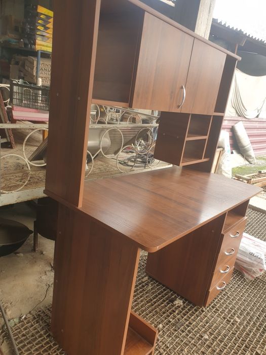 продается стол писменый детский