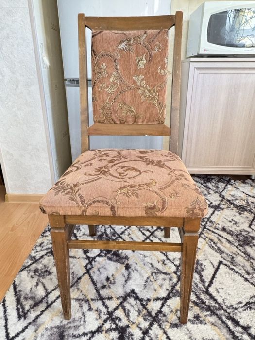 Продаю румынские стулья