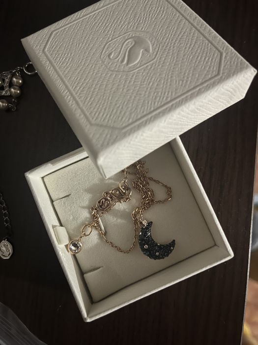 Оригинални бижута от Pandora и Swarovski