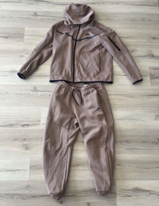 Рядък цвят Nike Tech Fleece