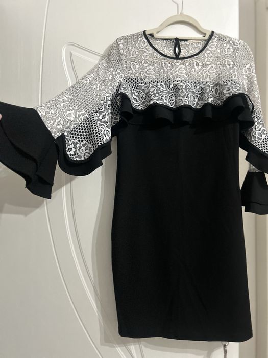 Черна рокля с дантели