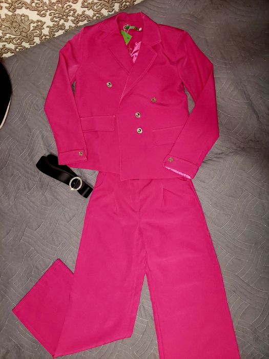 продаю новый костюм