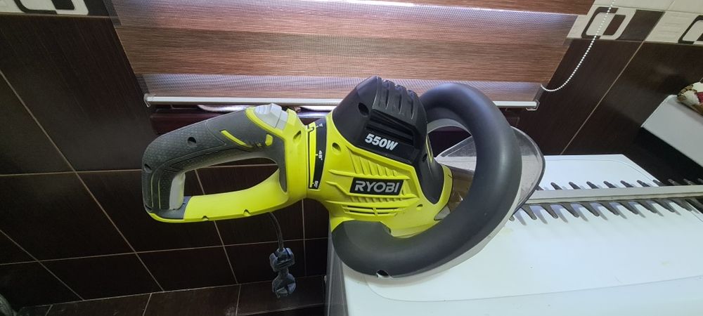 Кусторез электрический Ryobi 550w