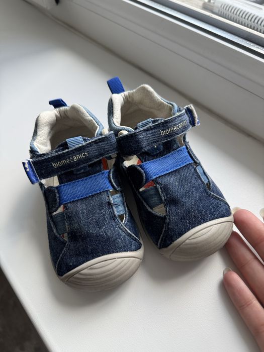 Сандали обувь для первых шагов