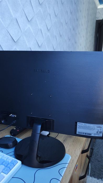 Монитор Самсунг изогнутый лед экран