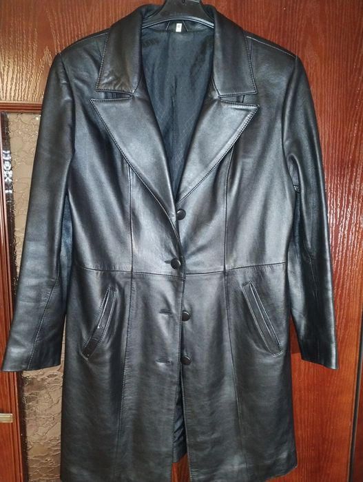 Vând paltoane din piele pt femei