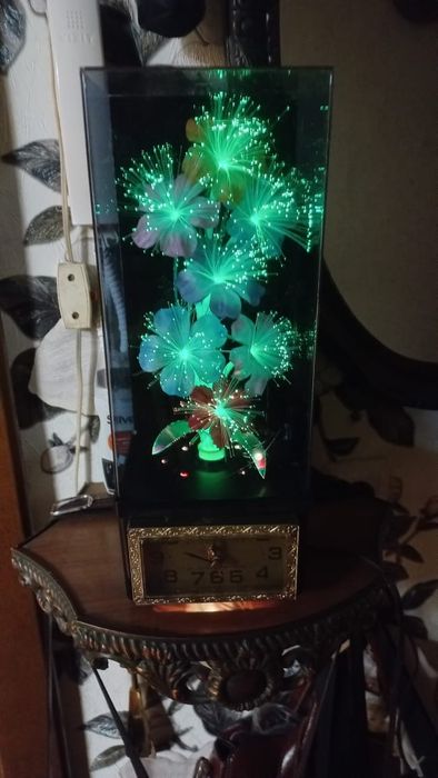 Продам  часы+ светильник.