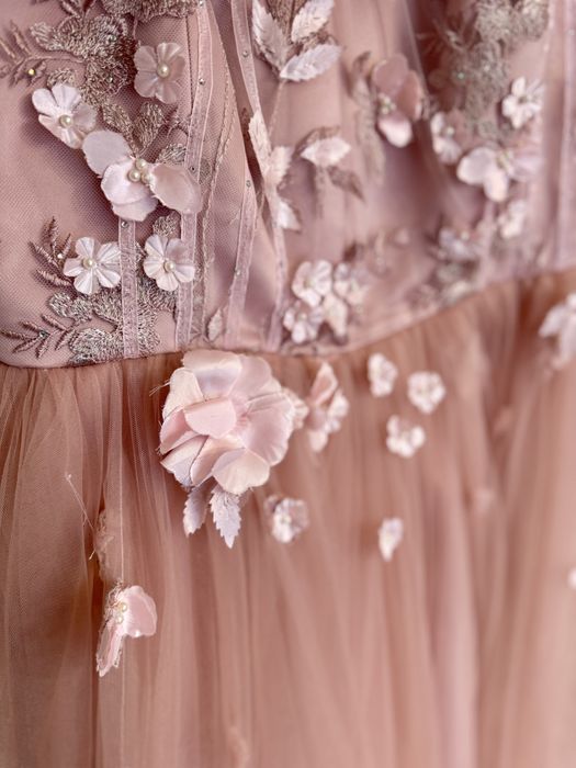 Rochie din matase cu tul