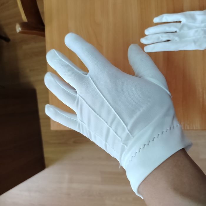 Перчатки белые порадные