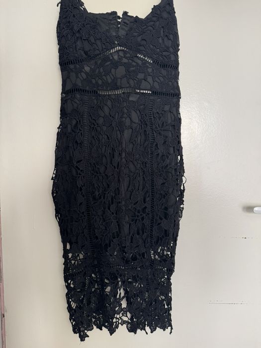 Черна дантелена рокля