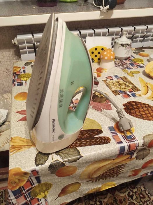 Утюг Panasonic .