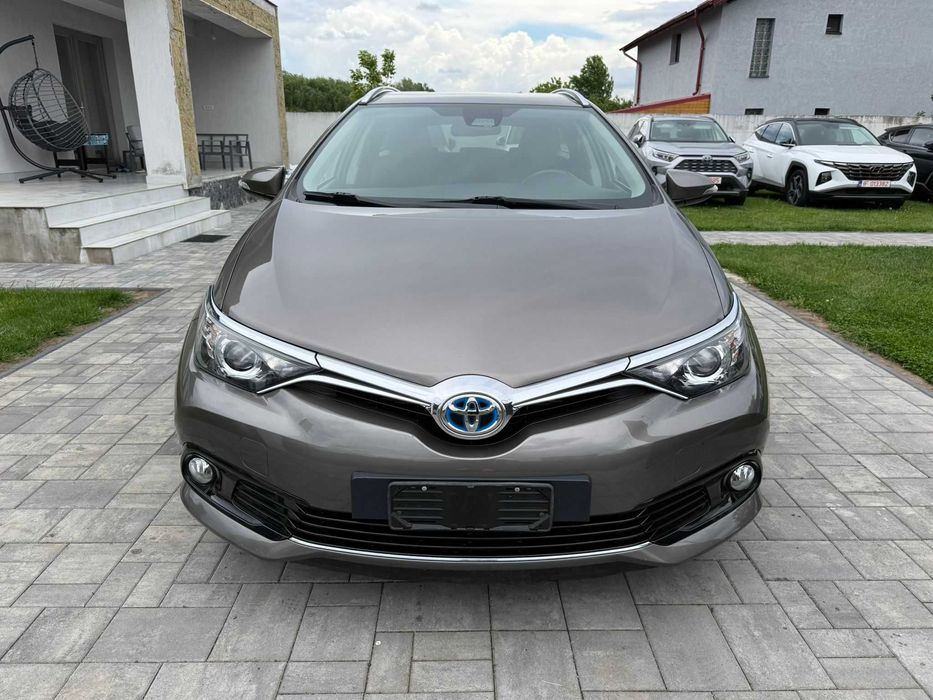 Toyota Auris 2017 Hybrid Lounge 135.000km Istoric Toyota Garantie