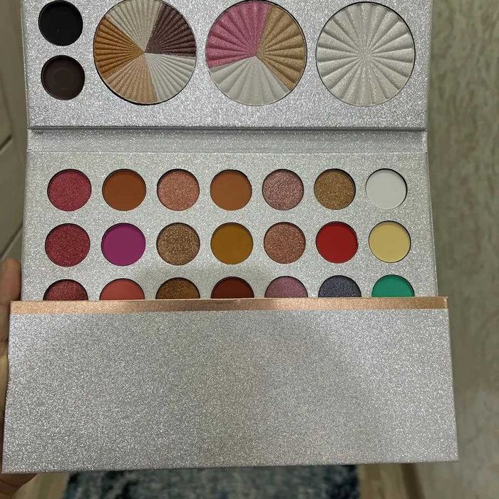 Brand Kosmetika paletka