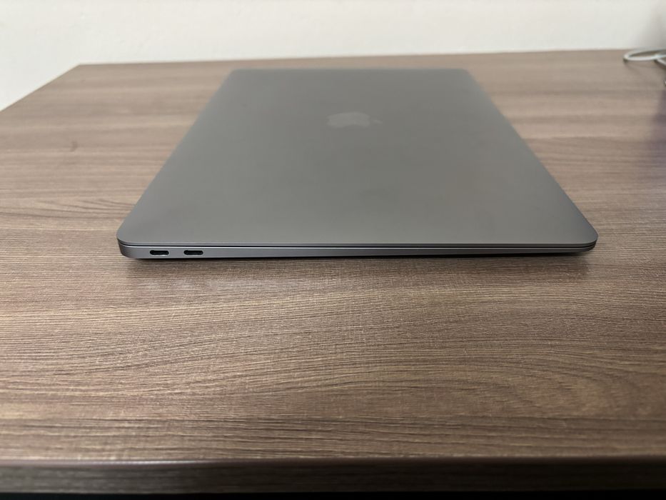 MacBook Air (M1, 2020)
