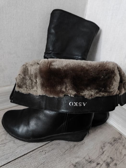 Продам женские сапожки.