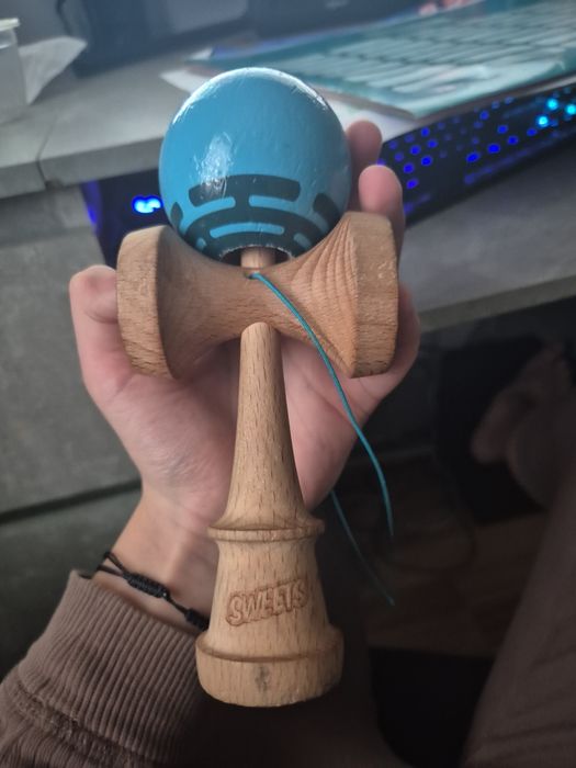 Kendama sweets radar semnata de xremus stare foarte buna folosita puti