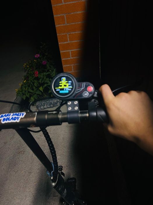продаю электро самокат бу