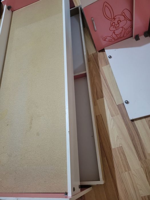 Продаётся детская мебель, кроватка, тумбочка