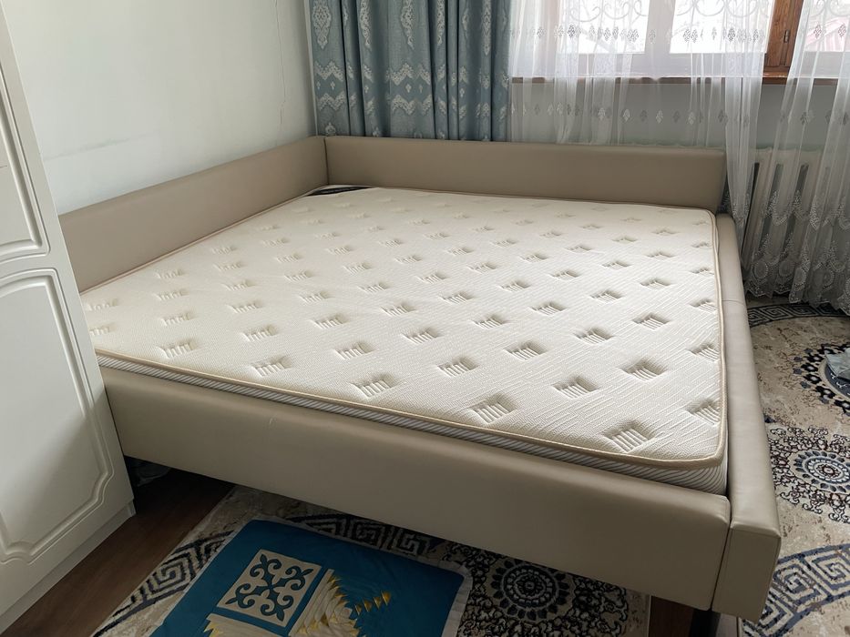 Продается большая кровать