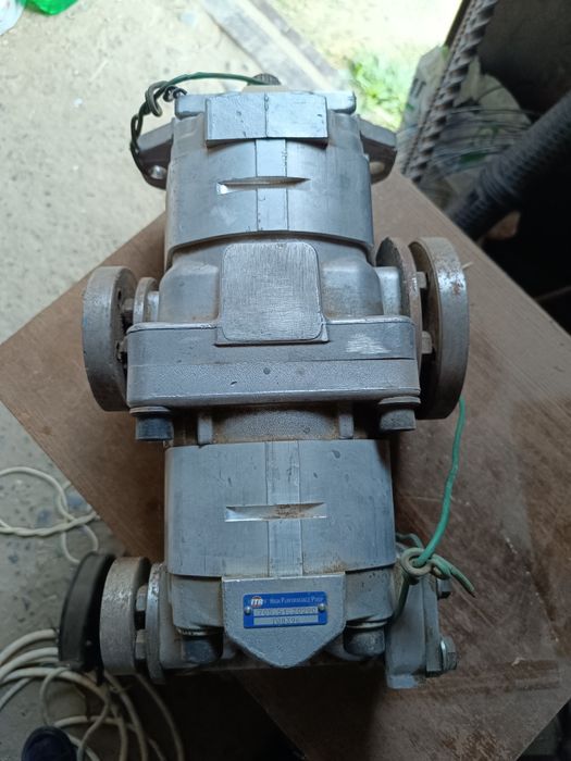 Гидро насос на бульдозер