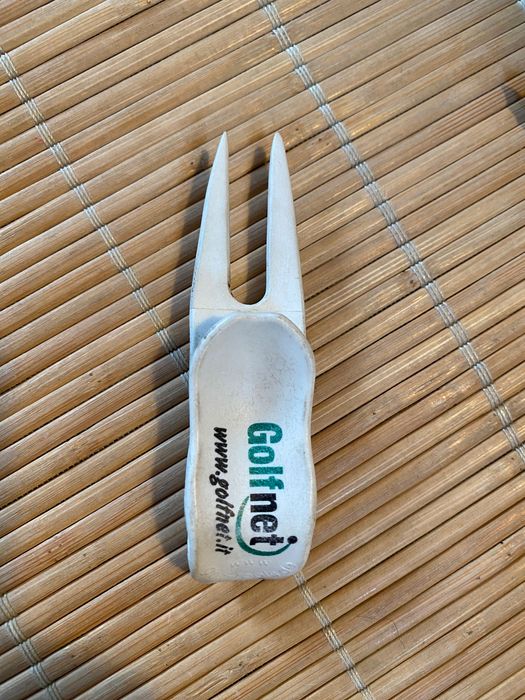 Teeuri sau cuie de golf