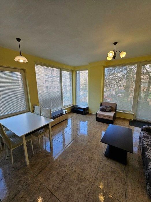 Дава се под наем Двустаен апартамент в София, Банишора - 64 кв.м за 562 € - Снимка #2