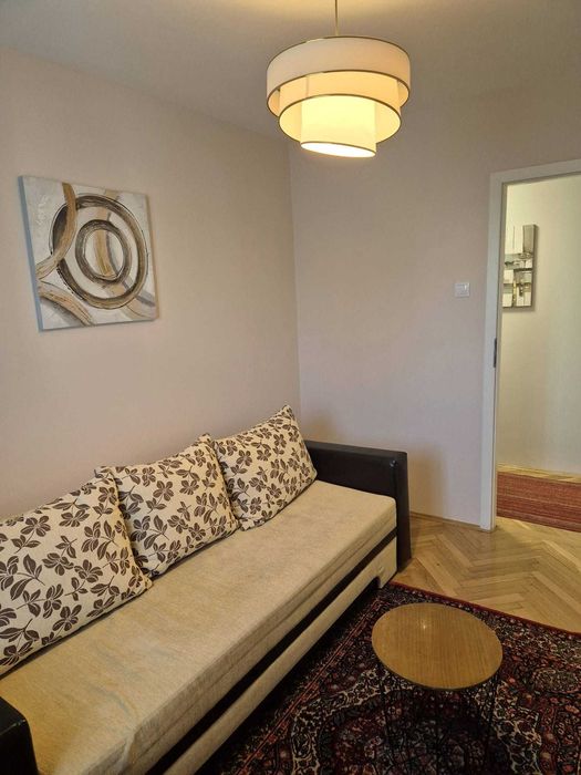Inchiriez apartament cu 3 camere
