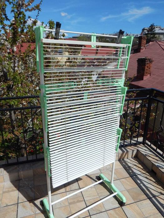 Jaluzea metalica alba dimensiuni 106 x 65 cm anii 1990