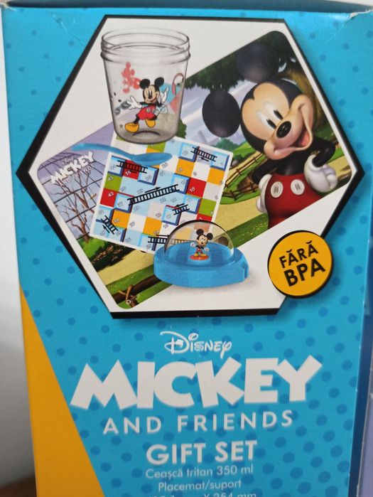 Set copii cu pahar și linguriță,plus un joc  ptr a manca pe ea