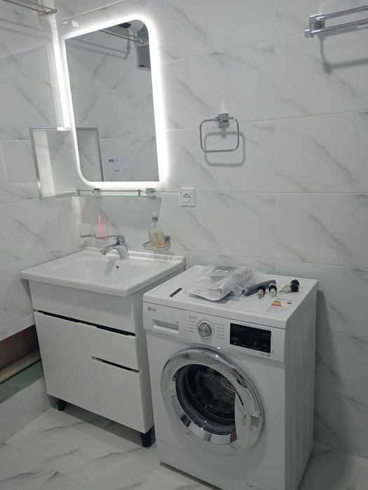 Установка Аристон ванна раковина смеситель чащагина стиральная машина.